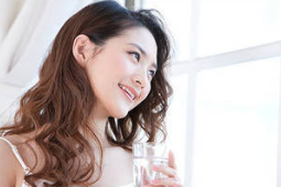 每天喝杯水能改善胸闷气短吗