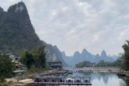 端午假期乘旅游列车畅游山水间