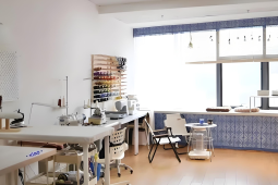 非遗技艺助力巾帼工坊四季生金一锤敲开共富门