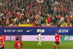 小球迷林子金因病离世生前圆梦现场观看中超比赛