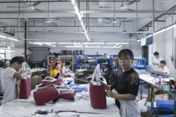 超龄女工进厂工作需先签署免责条款