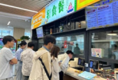 轻食风吹进校园高校食堂减脂餐圈粉年轻人