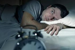 失眠困扰你多久了这些睡眠误区你一定要知道