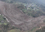 四川宜宾筠连县持续开展山体滑坡搜救与受灾群众安置工作