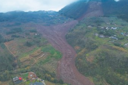 四川宜宾筠连县突发山体滑坡致余人失联