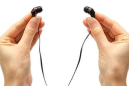 长期戴耳机音量过大听力损伤风险激增