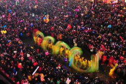 全国各地民众欢度元宵佳节逛灯会行通济热闹非凡