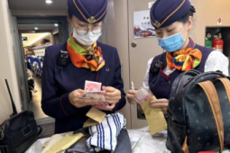 旅客将万现金遗落在高铁上三种找回方法请记好