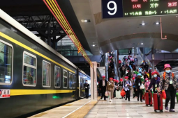 陕西今年首趟安康至南京跨省银发旅游专列启程