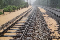 南方铁路线路因强降雨实施停运措施