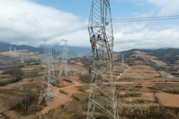 四川千伏普洪二线三线顺利实现带电投运