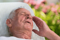 说话时出现这些迹象可能是得阿尔茨海默病的信号