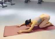 简单动作消除富贵包驼背