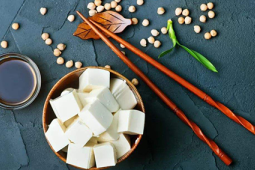 全天盯紧不断挖坑中式养生连环套圈住老人疯狂割韭菜