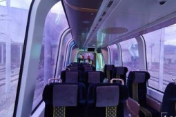 全球首列全景观光山地旅游列车正式开通运营