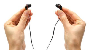 长期戴耳机音量过大听力损伤风险激增 第1张 长期戴耳机音量过大听力损伤风险激增 第1张