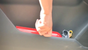 车内这根线不拔后果很严重 第1张 车内这根线不拔后果很严重 第1张