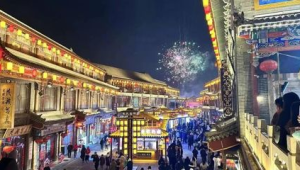 老包头街区新春迎来异国游客潮 第1张 老包头街区新春迎来异国游客潮 第1张