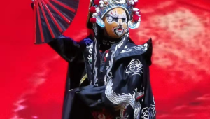 水下变脸大师用一生专注诠释川剧艺术 第1张 水下变脸大师用一生专注诠释川剧艺术 第1张