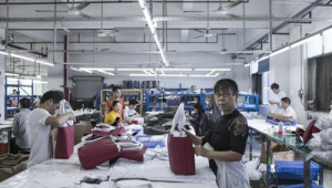 超龄女工进厂工作需先签署免责条款 第1张 超龄女工进厂工作需先签署免责条款 第1张