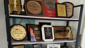 男子网上售卖必吃榜标识牌匾非法牟利百万元 第1张 男子网上售卖必吃榜标识牌匾非法牟利百万元 第1张