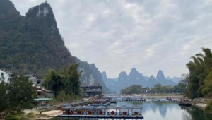 端午假期乘旅游列车畅游山水间