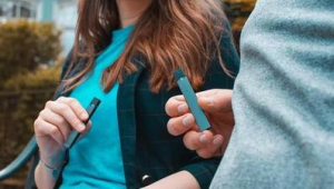 高中生吸电子烟成瘾四年包内常备十余支 第1张 高中生吸电子烟成瘾四年包内常备十余支 第1张