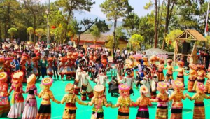 中外游客齐聚昆明三月三欢庆耍西山民俗盛会 第1张 中外游客齐聚昆明三月三欢庆耍西山民俗盛会 第1张