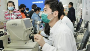 上海医疗卫生工作者进校园助力学生近视率肥胖率双下降