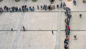 排队总选最慢的你或许中了隐藏的倒霉定律 第1张 排队总选最慢的你或许中了隐藏的倒霉定律 第1张