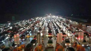 假期将至高速总流量预计今日出现峰值这些高速路段易拥堵